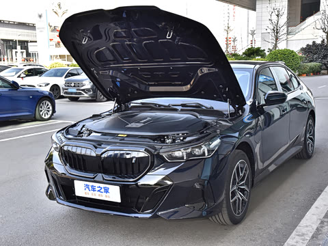 2026�� �Ŀ� eDrive 40L M�˶���װ