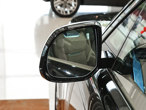 2025�� 3.0 L6 400PS SV���ٴ����ӳ��� 4��