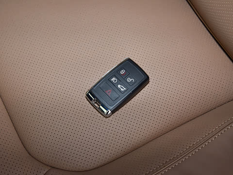 2026�� 110 3.0T P400 X-Dynamic HSE