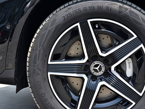 2026�� �Ŀ� GLC 260 4MATIC ����SUV