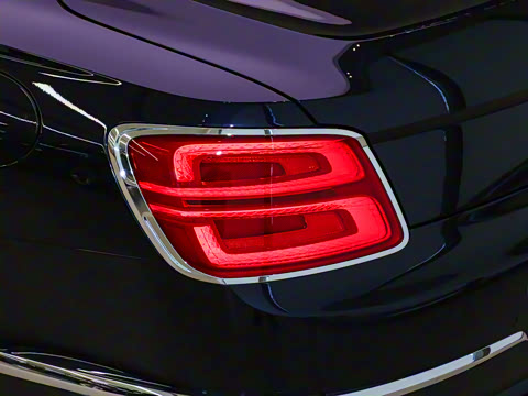 2026�� 4.0T V8 Mulliner