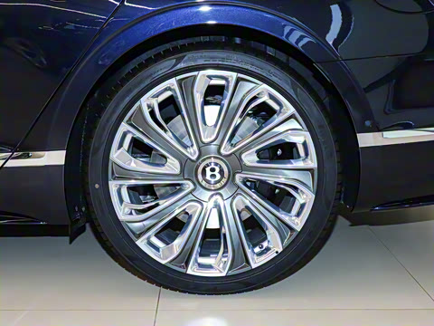 2026�� 4.0T V8 Mulliner