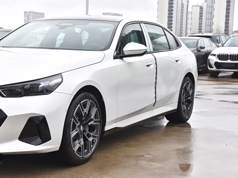 2026�� �Ŀ� 530Li ������ M�˶���װ