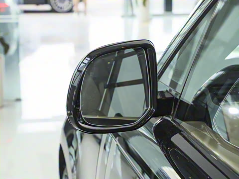 2025�� 3.0 L6 360PS ʢ����