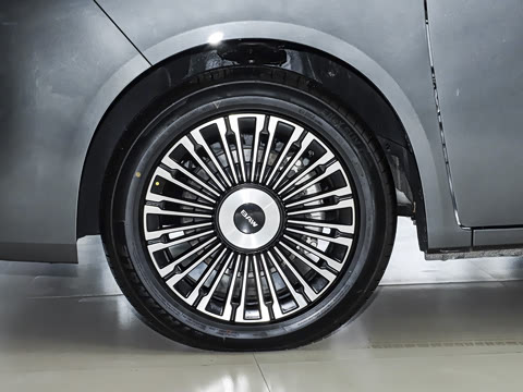 2026�� ���̰� 230����� 7��