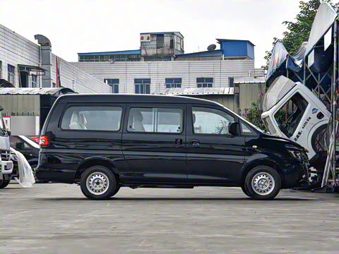 2025�� M5 1.6L ��׼��7��CNG