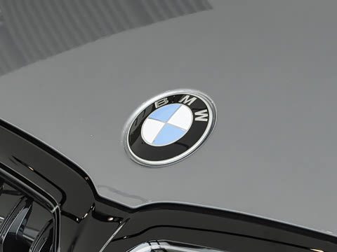 2026�� 330Li M�˶���ҹ��װ
