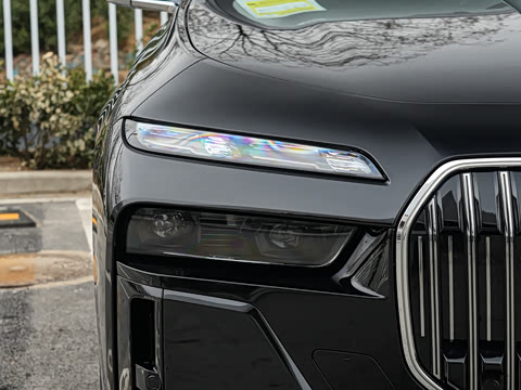 2026�� �Ŀ� 740Li ������ M�˶���װ