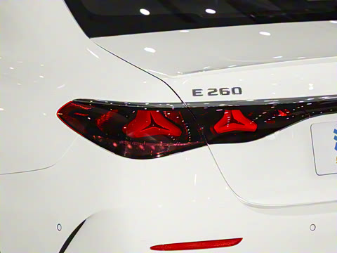 2025�� �Ŀ� E 260 �˶���