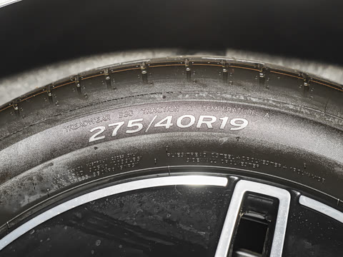 2025�� �Ŀ� E 260 �˶���