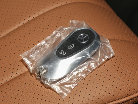 2026�� �Ŀ� E 300 L ������