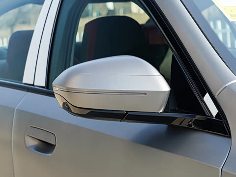 2026�� �Ŀ� 530Li ������ M�˶���װ