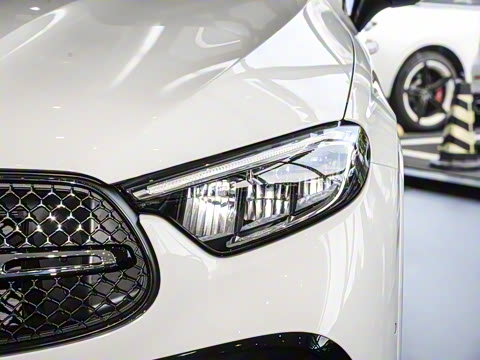 2025�� �Ŀ� GLC 260 4MATIC ����SUV