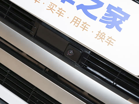 2026�� 3.0 L6 400PS SE�����