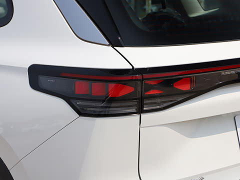 2026�� ̽��L 330TSI ������Ӣ
