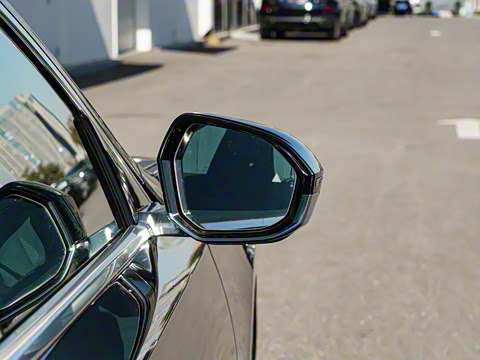 2026�� 735Li M�˶���װ