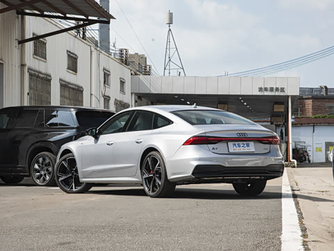 2025�� 55 TFSI quattro ������