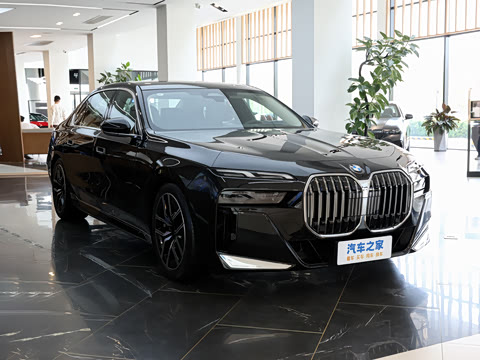 2026�� �Ŀ� 735Li M�˶���װ