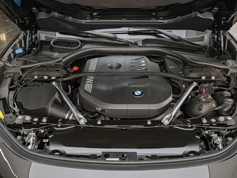 2026�� �Ŀ� 735Li M�˶���װ
