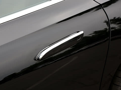 2026�� �Ŀ� E 300 L �����˶���