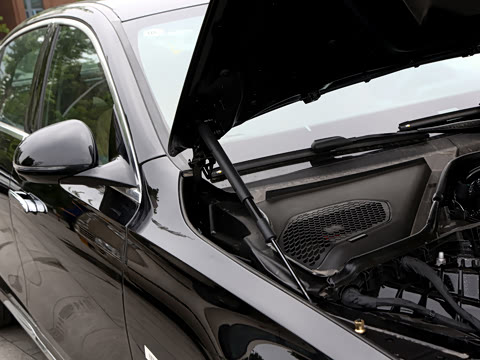 2026�� �Ŀ� E 300 L �����˶���