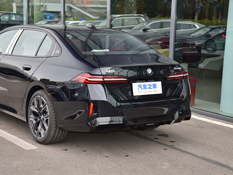 2026�� �Ŀ� 530Li ������ M�˶���װ