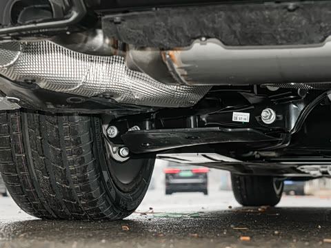 2026�� 330Li M�˶���ҹ��װ