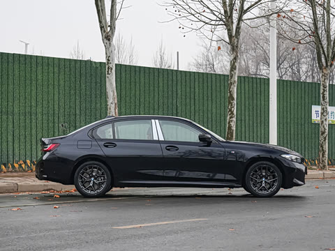 2026�� 330Li M�˶���ҹ��װ