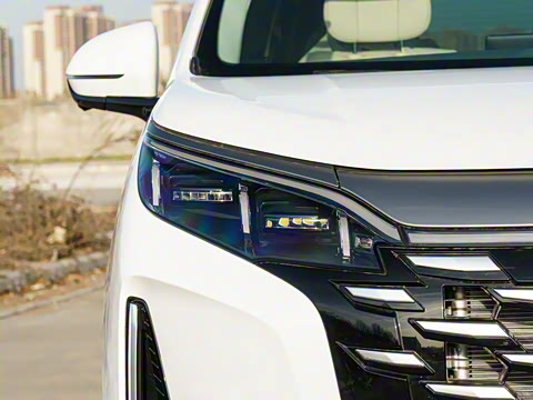 2026 DM-i 1.5T 218KM Խ