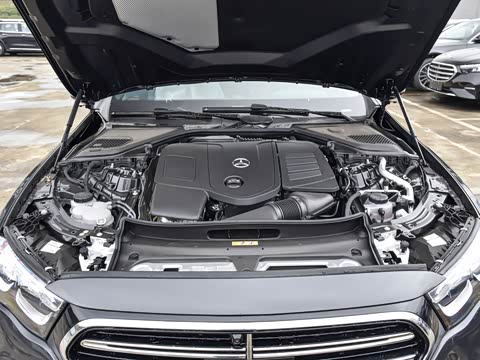 2026�� E 300 L ������