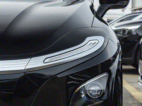 2025�� 610km PLUS