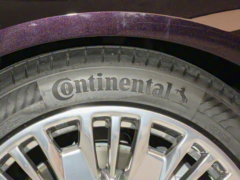 2024�� 4.0T V8��