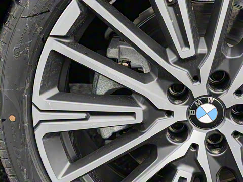 2025�� xDrive25Li M�˶���ҹ��װ