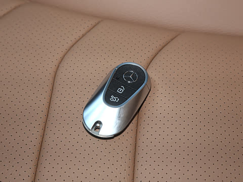 2026�� �Ŀ� E 300 L �����˶���