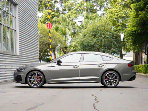 2025�� Sportback ��ذ� 40 TFSI quattro ����������