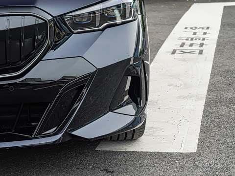 2026�� 530Li ������ M�˶���װ