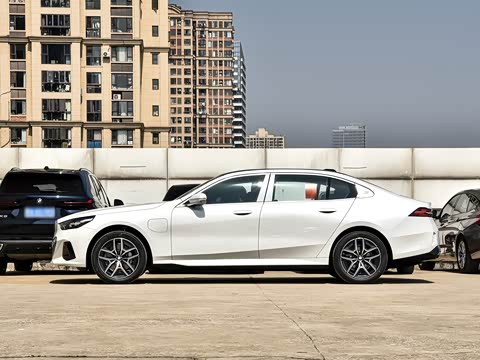 2026�� �Ŀ� eDrive 35L M�˶���װ