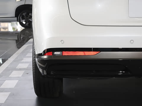 2025�� 825 Max��