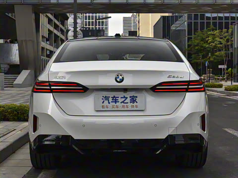2026�� 530Li ������ M�˶���װ