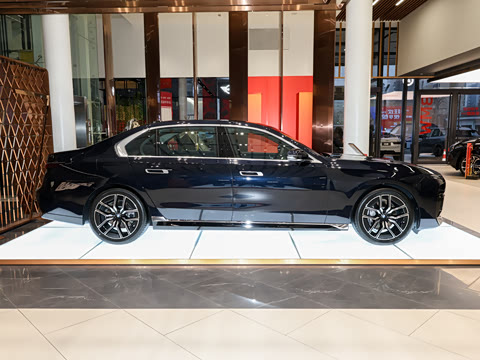 2026�� 735Li M�˶���װ