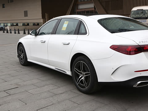 2026�� E 300 L �����˶���