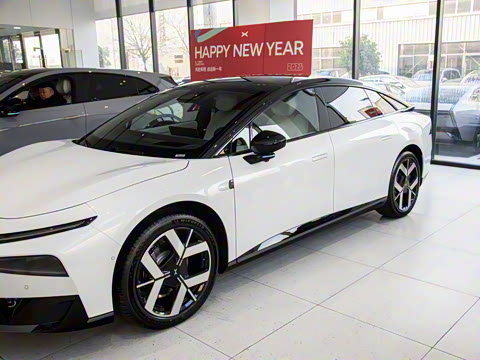 2026�� ���� 725 Max �콢��