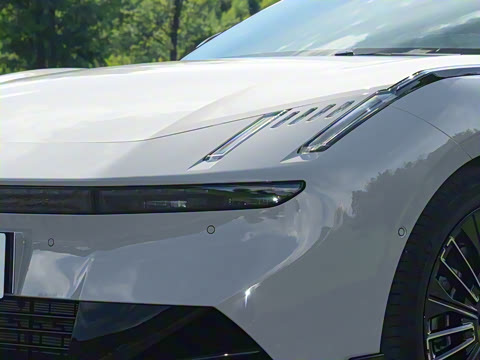 2025�� 240����Ultra