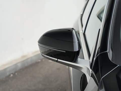 2026�� �Ŀ� 525Li M�˶���װ