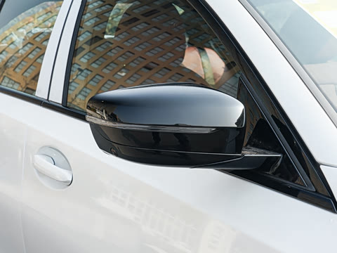 2026�� 330i M�˶���ҹ��װ