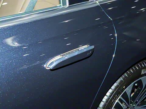 2024�� E 350 e L ���ʽ��϶����˶��γ�