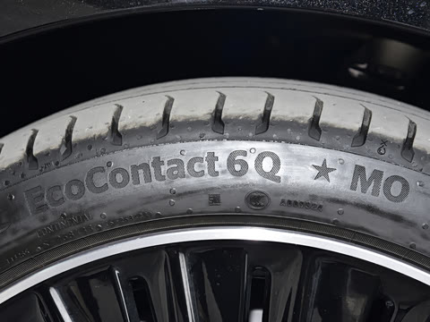 2026�� �Ŀ� E 300 �����˶���