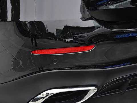 2026�� �Ŀ� E 300 �����˶���