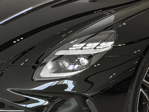 2024�� 4.0T V8 Coupe