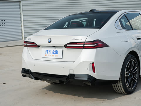 2026�� �Ŀ� 525Li M�˶���װ